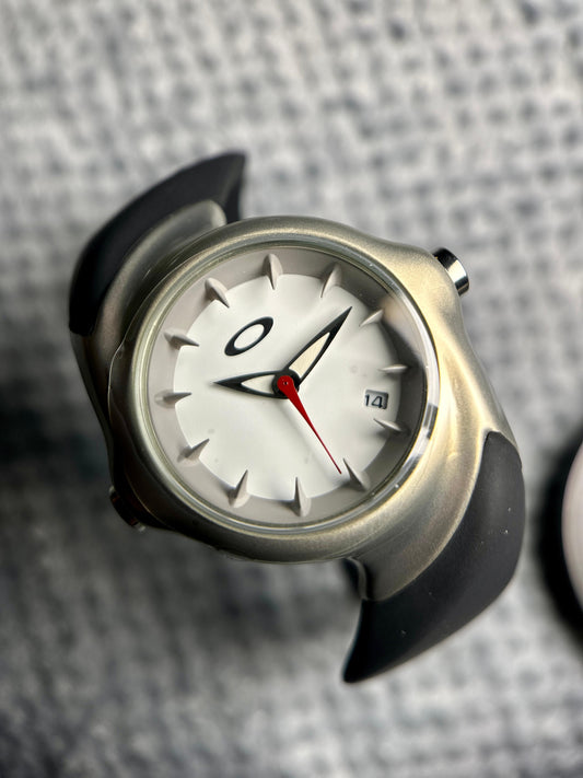 OAKLEY CRUSH 2.0 – Y2K ICON REBORN