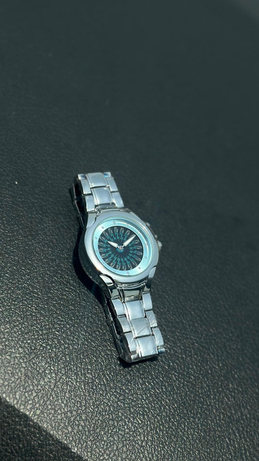 RETRO VIBES. DYNAMIC FLICKER. PURE STAINLESS STEEL - CIRCLE DIAL