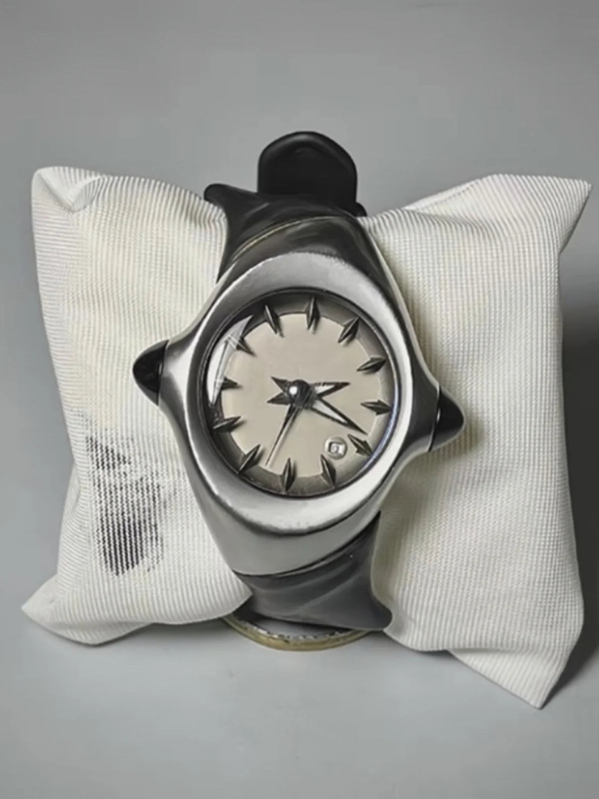 Alien Crush Oakley Style European and American Watch Rare Ins Same Style Niche Design