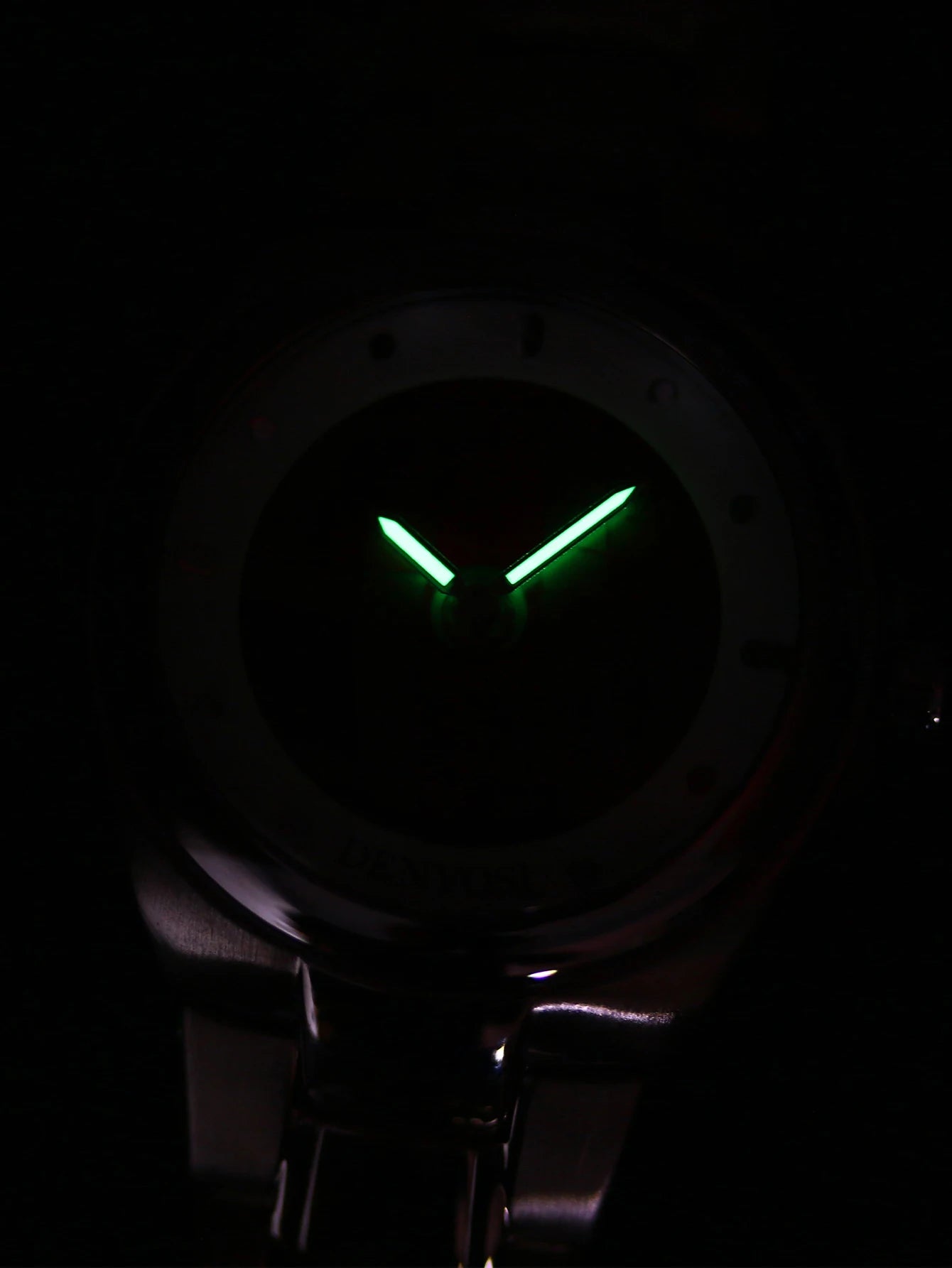 FLAME-FORGED DRAGON STYLE – Y2K STEEL WRIST LEGEND