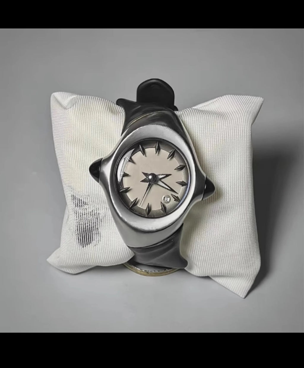 Alien Crush Oakley Style European and American Watch Rare Ins Same Style Niche Design